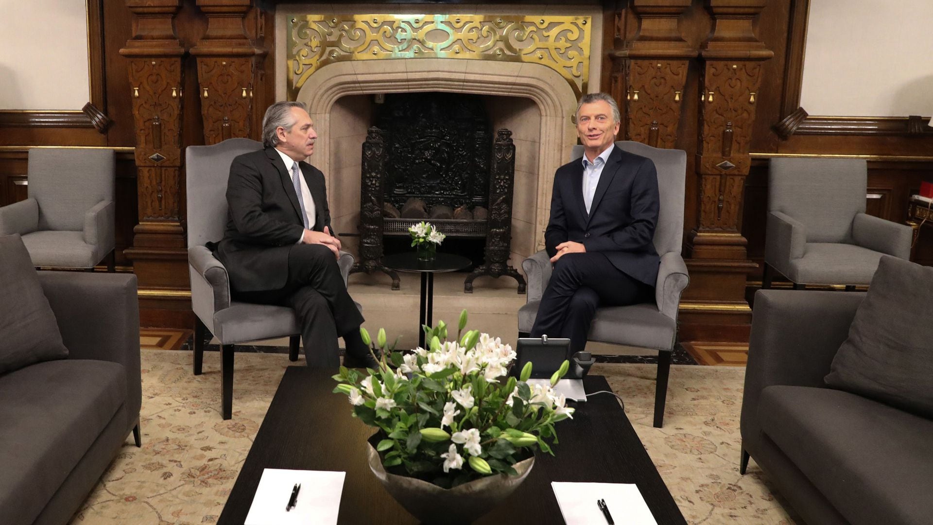 Después de varios idas y vueltas, Mauricio Macri y Alberto Fernández se reunieron en Casa Rosada para hablar sobre la transición. No comparten nada en lo político, pero lograron un vínculo personal más que razonable.
