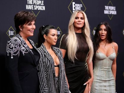 Peoples Choice Awards - Arrivals - Santa Monica, California, U.S., November 10, 2019 - Kris Jenner, Kourtney Kardashian, Khloe Kardashian and Kim Kardashian (L-R). REUTERS/Monica Almeida