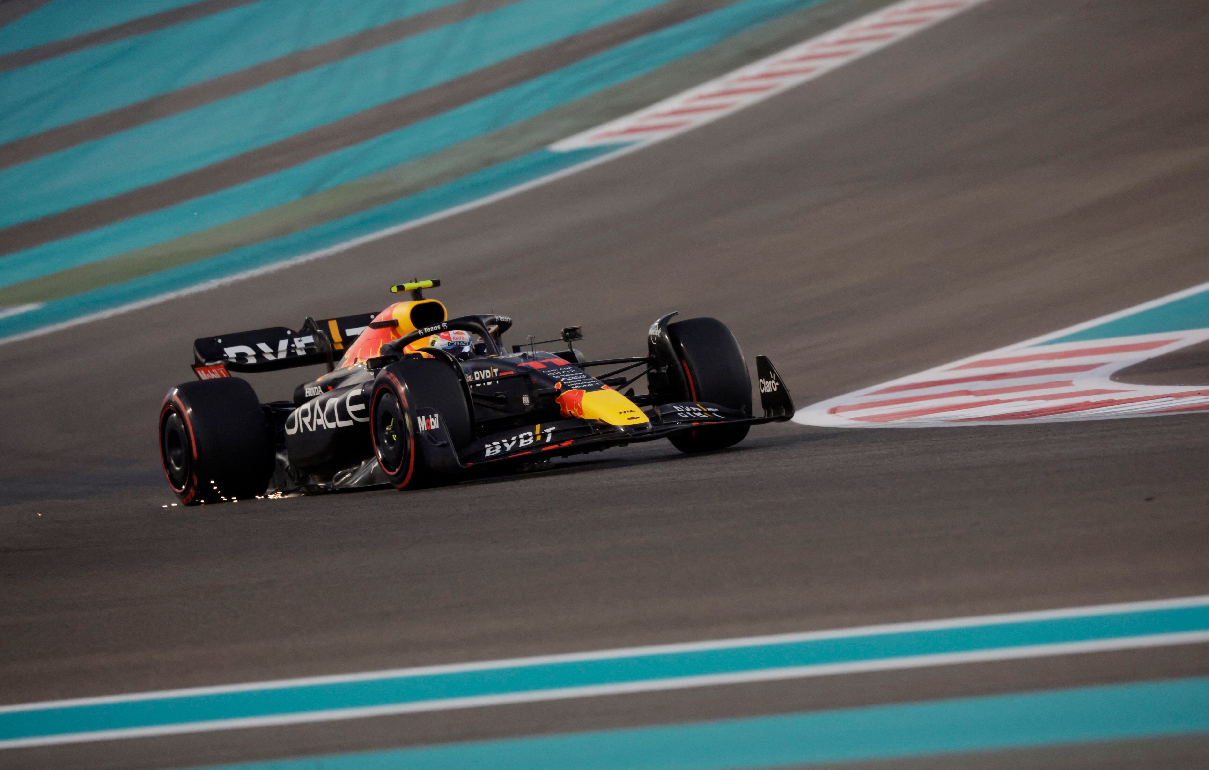 Sergio Pérez y Charles Leclerc definen todo en el GP de Abu Dabi; una pista difícil para el mexicano. (REUTERS/Leonhard Foeger)