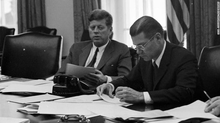 El presidente Kennedy con el secretario de Defensa Robert McNamara (Cecil Stoughton. John F. Kennedy Presidential Library and Museum, Boston)