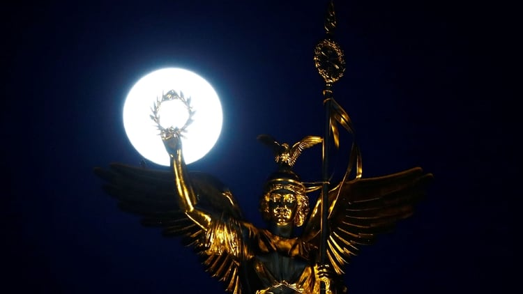 El 21 de marzo se presenta la superluna  (Foto: REUTERS/Fabrizio Bensch)