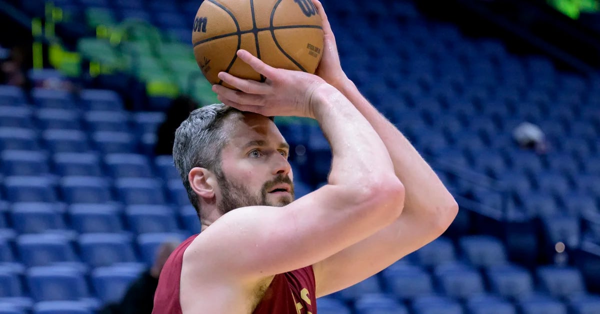 Kevin Love wastes no time and signs with the Heat