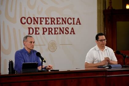 Hugo López-Gatell y José Luis Alomía durante la conferencia en Palacio Nacional (Foto: Cortesía)