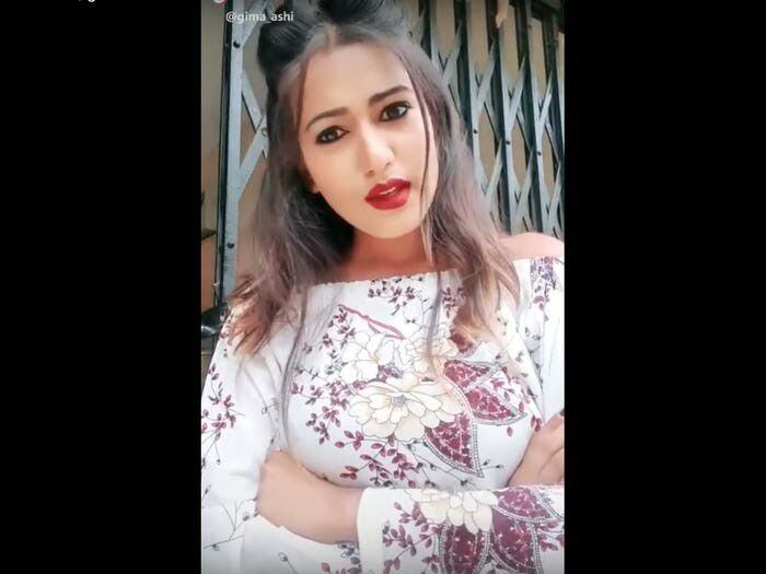 Garima Chaurasia (también conocida como Gima Ashi) es una estrella y modelo india de TikTok de 21 años. Se hizo viral en febrero en un video de TikTok bailando y sincronizando los labios con una canción de India titulada “Boht Hard” (Youtube)