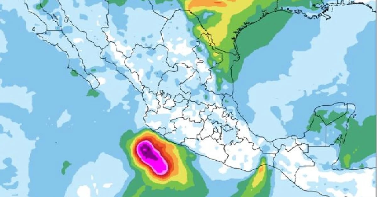 Mientras tormenta Roslyn se acerca a Michoacán, PC de Jalisco pidió no ir a las playas