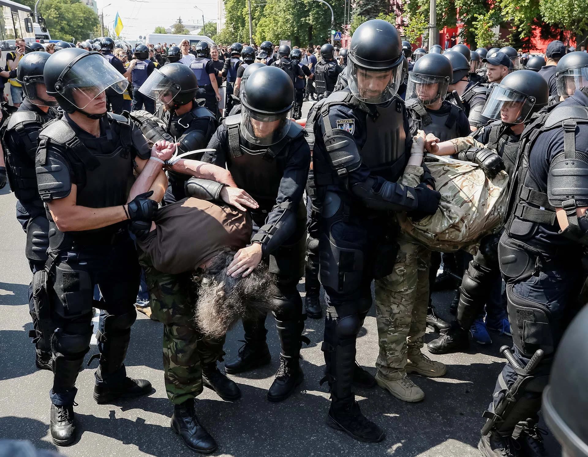 Detenciones durante la marcha anti-LGBT en Kiev, Ucrania (REUTERS)