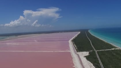 En el estado mexicano de Yucatán, el lago Las Coloradas es un paraje turístico que también tiene esta curiosa y atractiva coloración. (Foto: Archivo)