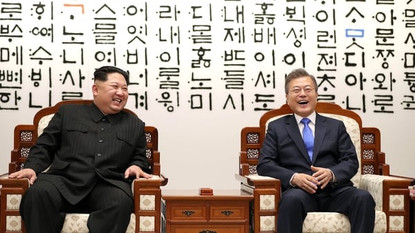 Kim Jong-un junto al presidente surcoreano, Moon Jae-in
