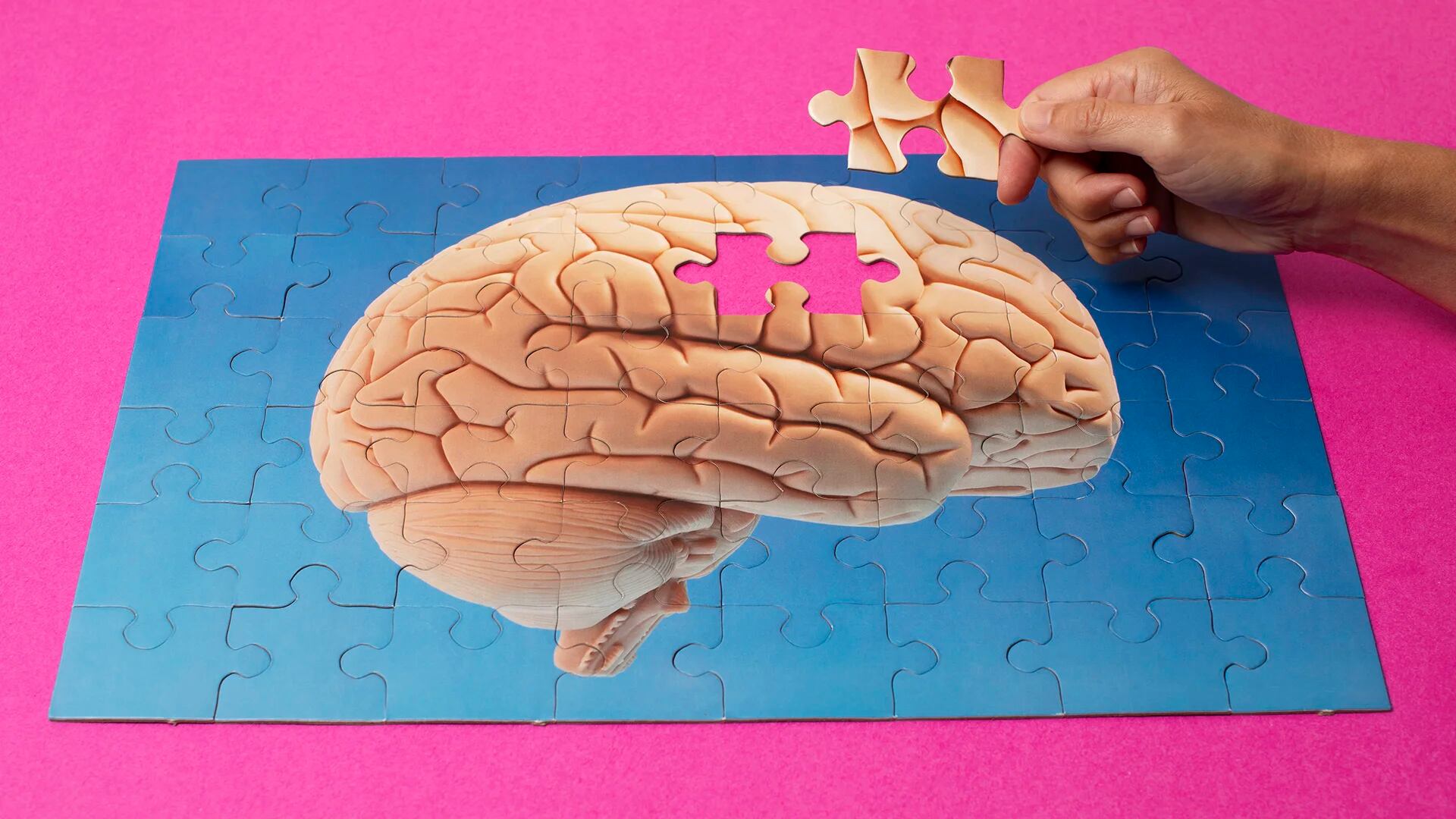 Es difícil de descubrir el inicio de la enfermedad de Alzheimer en las primeras etapas, porque los síntomas pueden confundirse con problemas de memoria, típicos de la edad avanzada (Getty Images)