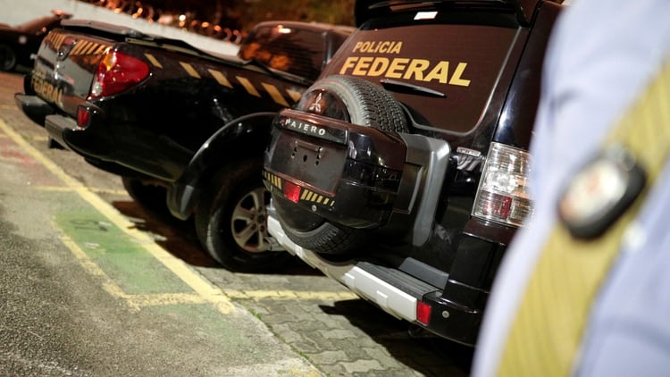 Los delicuentes utilizaron autos con las insignias de las policía. (Reuters)