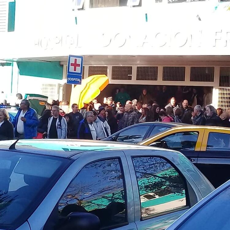 Evacuaron el Hospital Santojanni por la falsa amenaza de bomba (foto: @VMataderos)