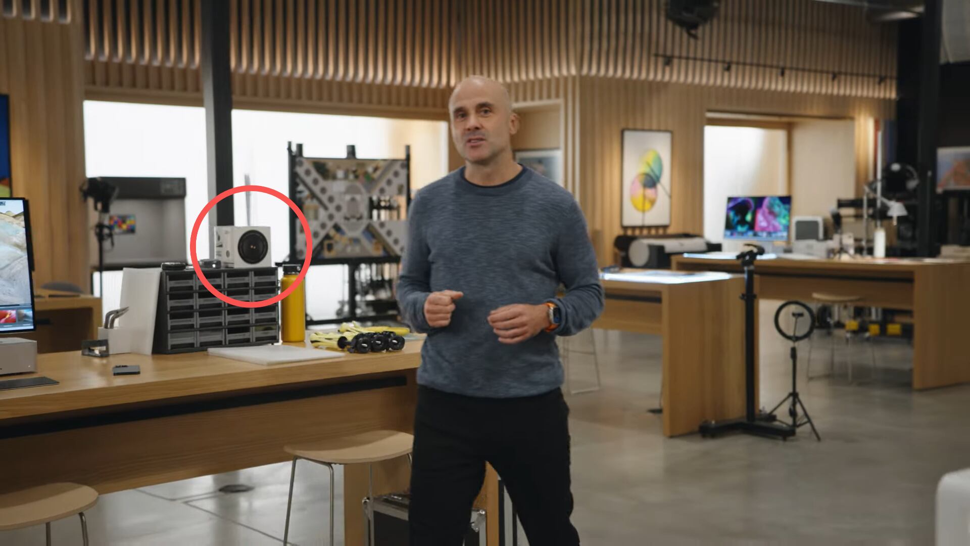 iSight en la sala de cámaras de Apple. (Infobae)