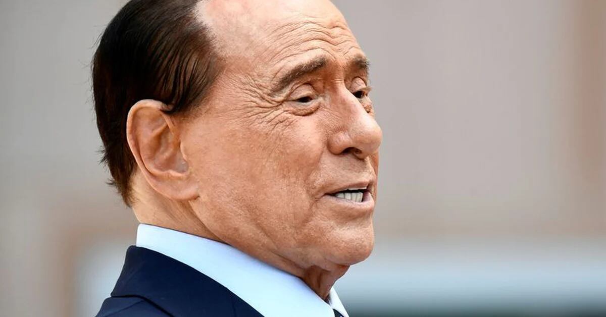 Migliora la salute di Silvio Berlusconi: i medici esprimono “cauto ottimismo”