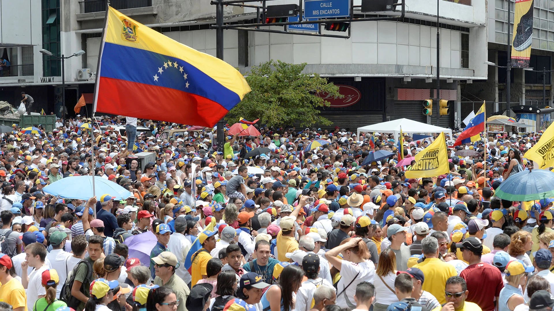 Los venezolanos salieron de nuevo a las calles este sábado (AFP)