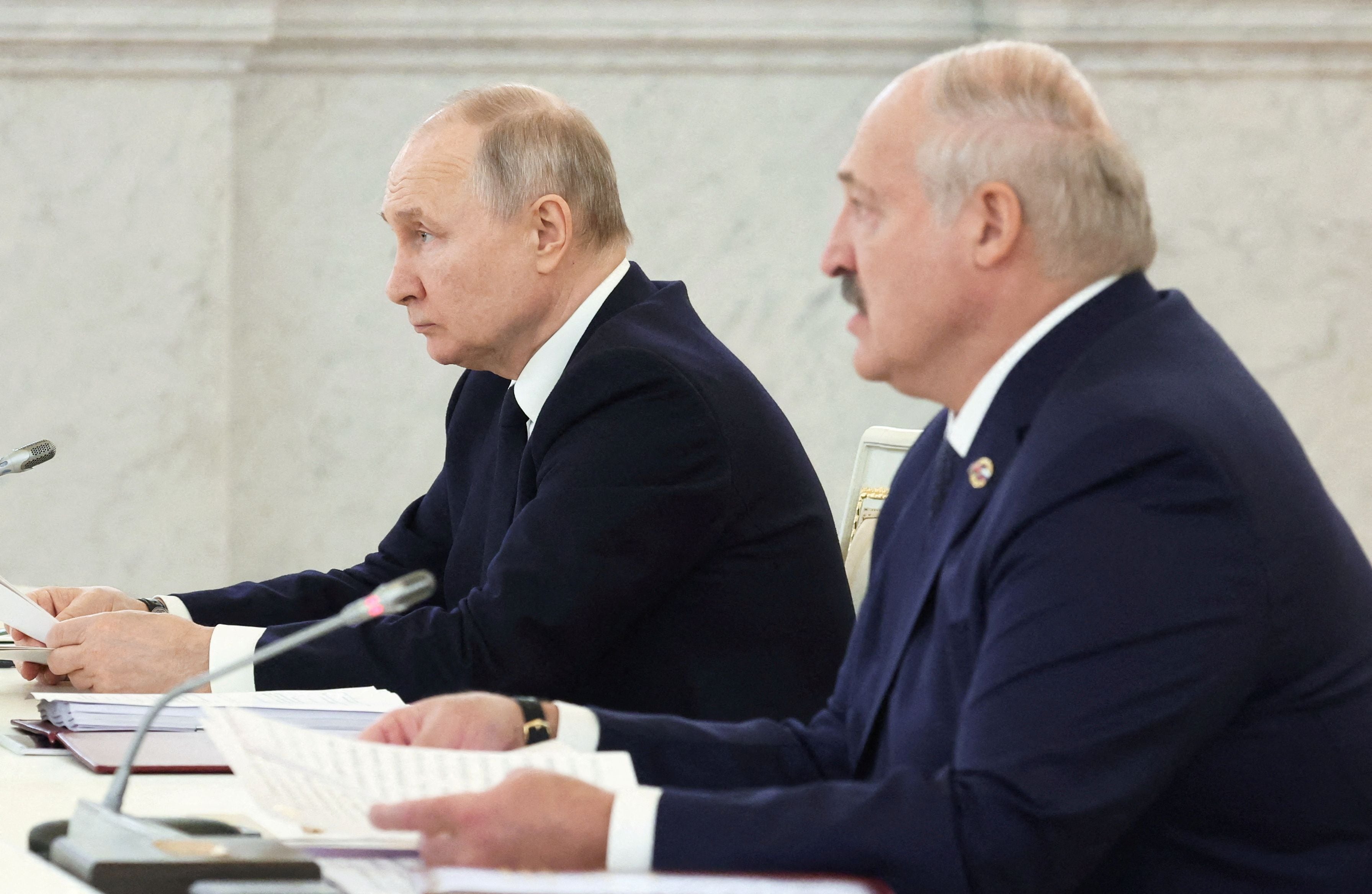 Tanto el presidente ruso, Vladimir Putin, como su homólogo bielorruso, Alexander Lukashenko, dijeron el mes pasado que Moscú ya había enviado algunas de sus armas nucleares tácticas a Bielorrusia (Sputnik/Mikhail Klimentyev/Kremlin via REUTERS)