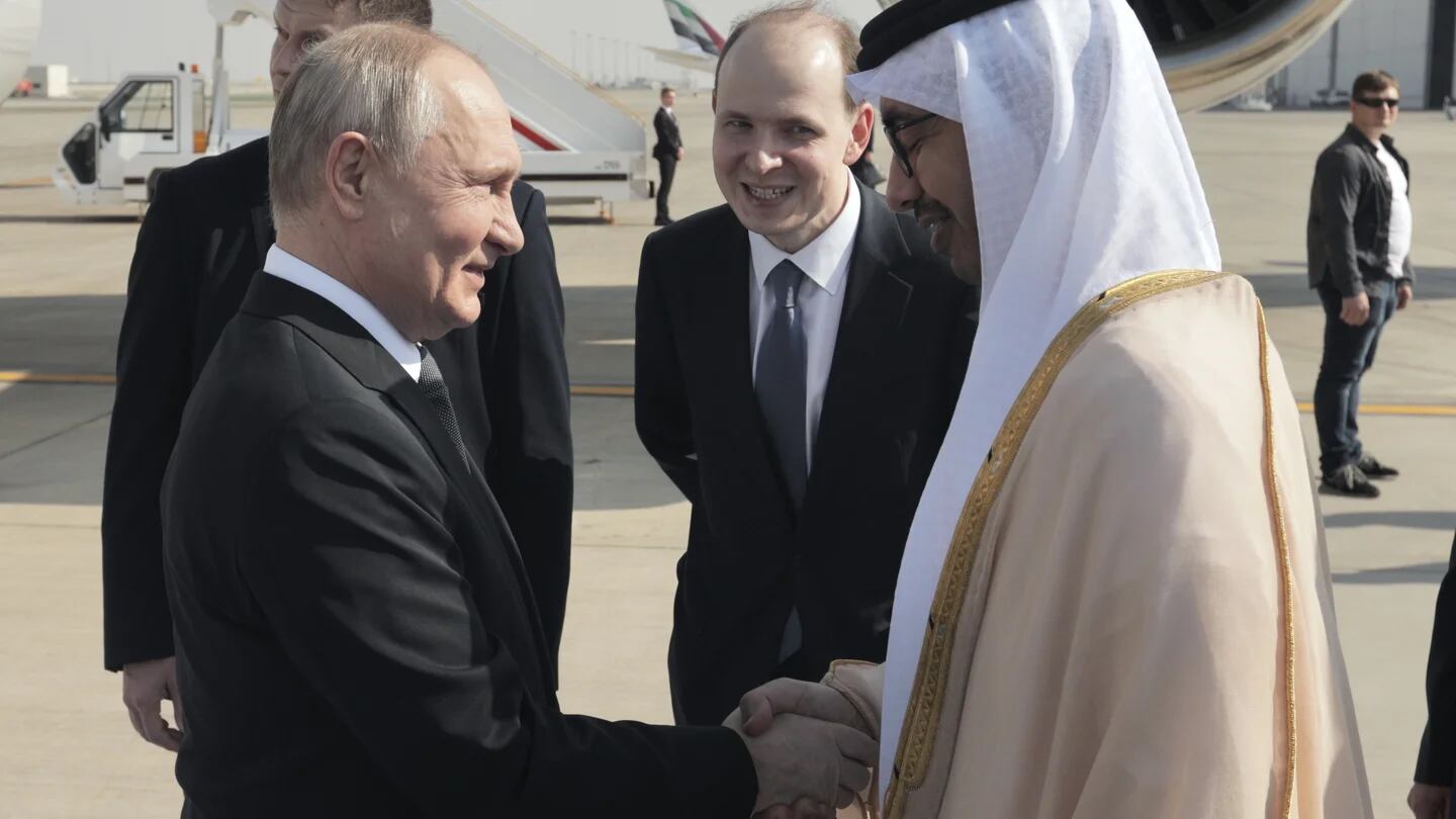Vladimir Putin inició su gira por Emiratos Árabes Unidos y Arabia Saudita en  medio de la guerra en Ucrania y el conflicto Israel-Hamas - Infobae