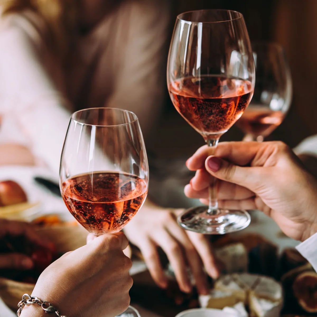 Por qué el vino rosado provoca más dolores de cabeza que otras bebidas alcohólicas - Infobae