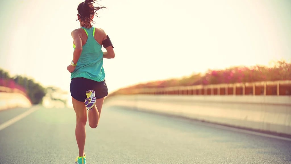 Salvo que cuestiones médicas lo impidan, correr es una de las actividades físicas más simples, más allá de la condición física (Shutterstock)