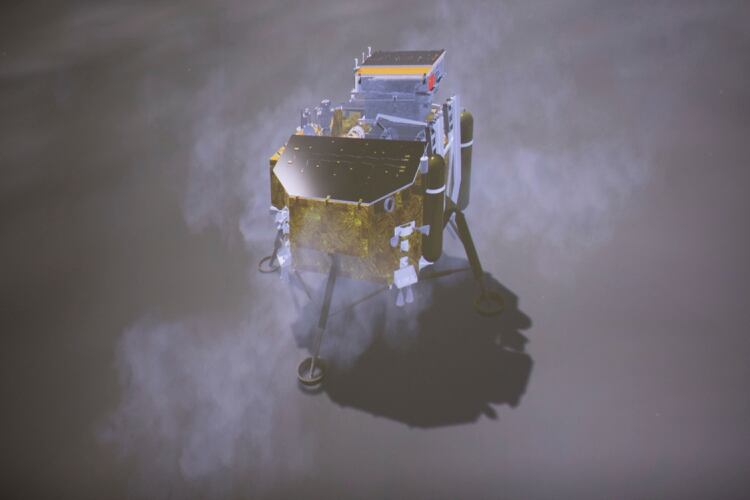 La imagen muestra la simulación del alunizaje de la sonda Chang’e-4 en la pantalla del Centro de Control Aeroespacial de Beijing (Jin Liwang/Xinhua News via AP)