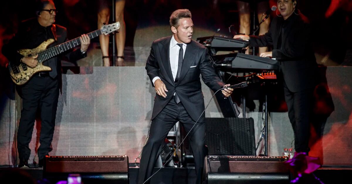 Luis Miguel reappeared on Instagram with a mysterious image
