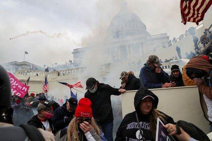 El violento ataque al Congreso de Estados Unidos que dejó cinco muertos. REUTERS/Leah Millis.