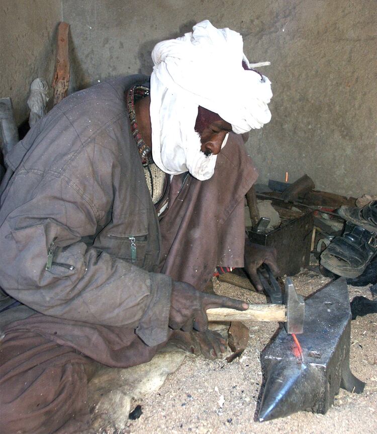 Un herrero tuareg, perteneciente a otra casta dentro del grupo