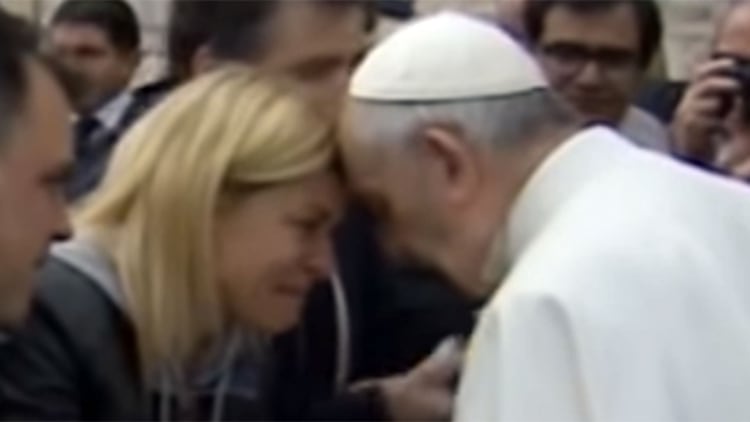 La actriz y conductora llevó su deseo de ser mamá ante el Papa Francisco, con quien mantuvo un diálogo íntimo y conmovedor 