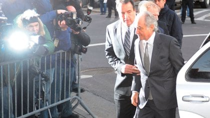 Madoff al salir de la corte de Manhattan (Kpa/Zuma/Shutterstock)