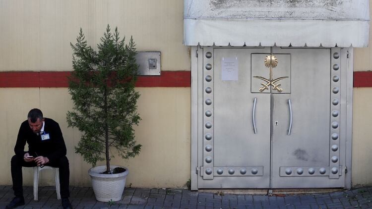 La puerta del consultado de Arabia Saudita en Estambul, Turquía (Reuters)