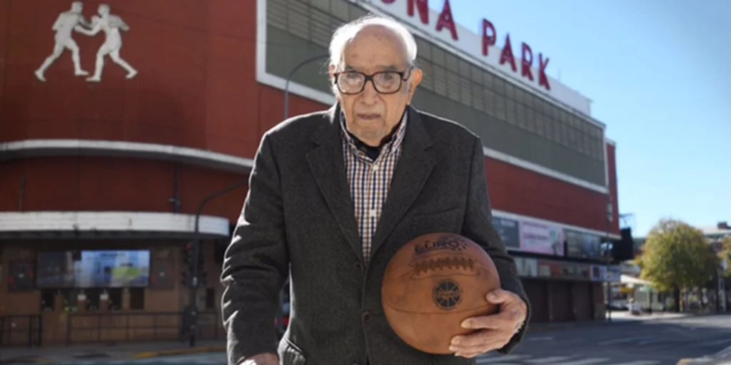 El capitán del seleccionado argentino de básquet campeón del mundo cumple 99 años: su emotivo regreso al Luna Park