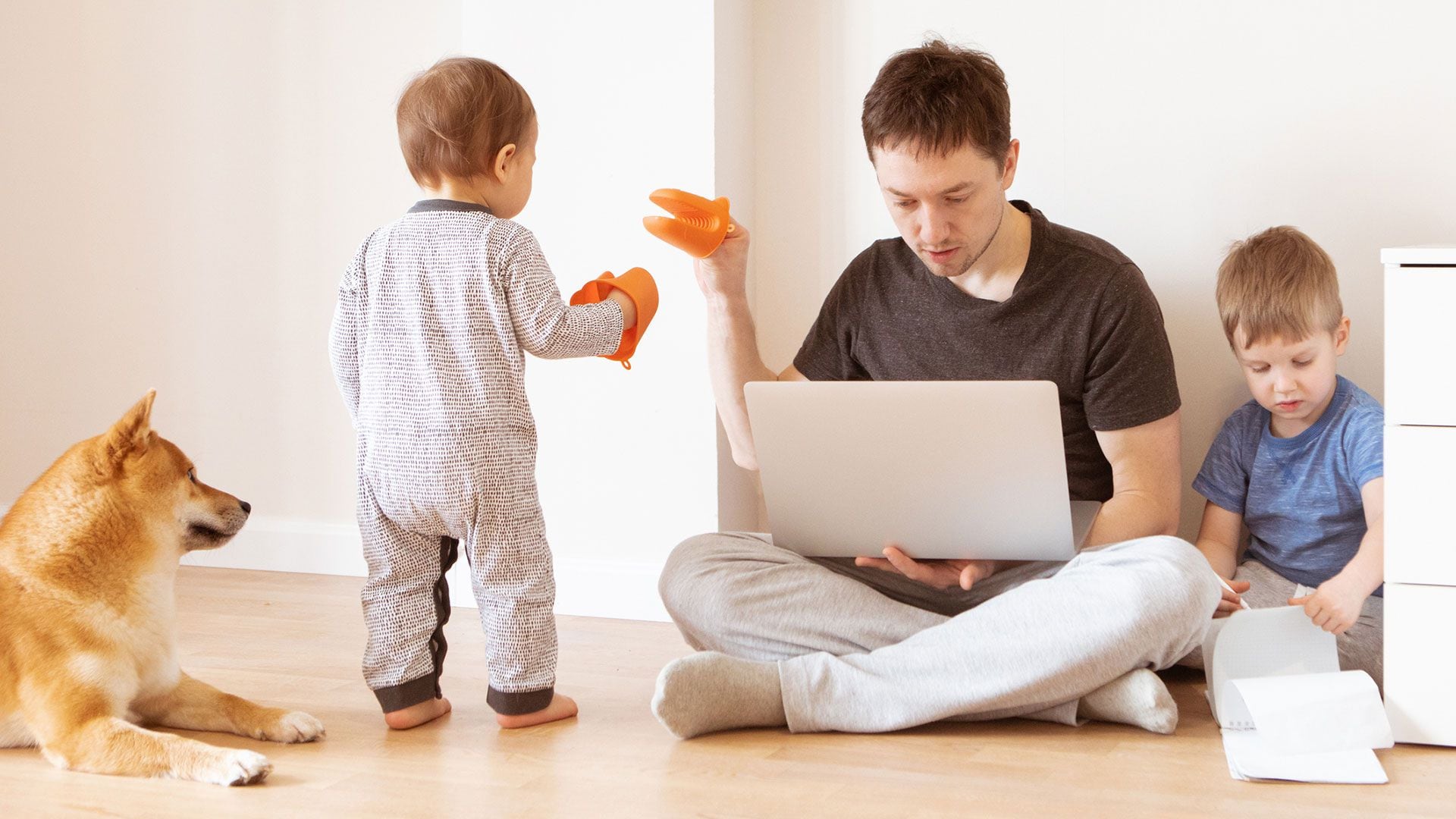 El trabajo, la crianza de los hijos y los problemas diarios generan situaciones estresantes que probablemente años después han desaparecido (Getty)