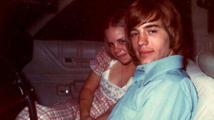 Carla Walker y su novio Rodney McCoy, en una foto del verano de 1973 en Forth Worth, Texas (Familia Walker)