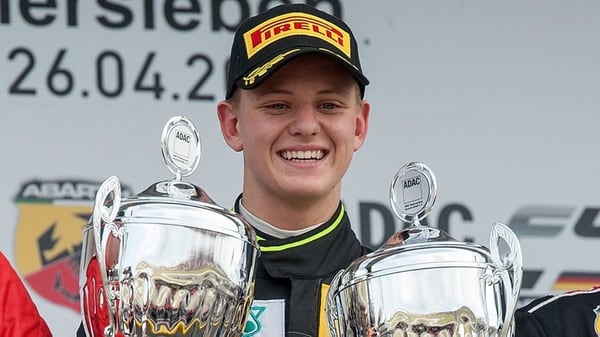 Mick sumó podios de campeonatos en la Fórmula 4 Italiana 2016, ADAC Fórmula 4 2016 y MRF Challenge Formula 2000, en 2017