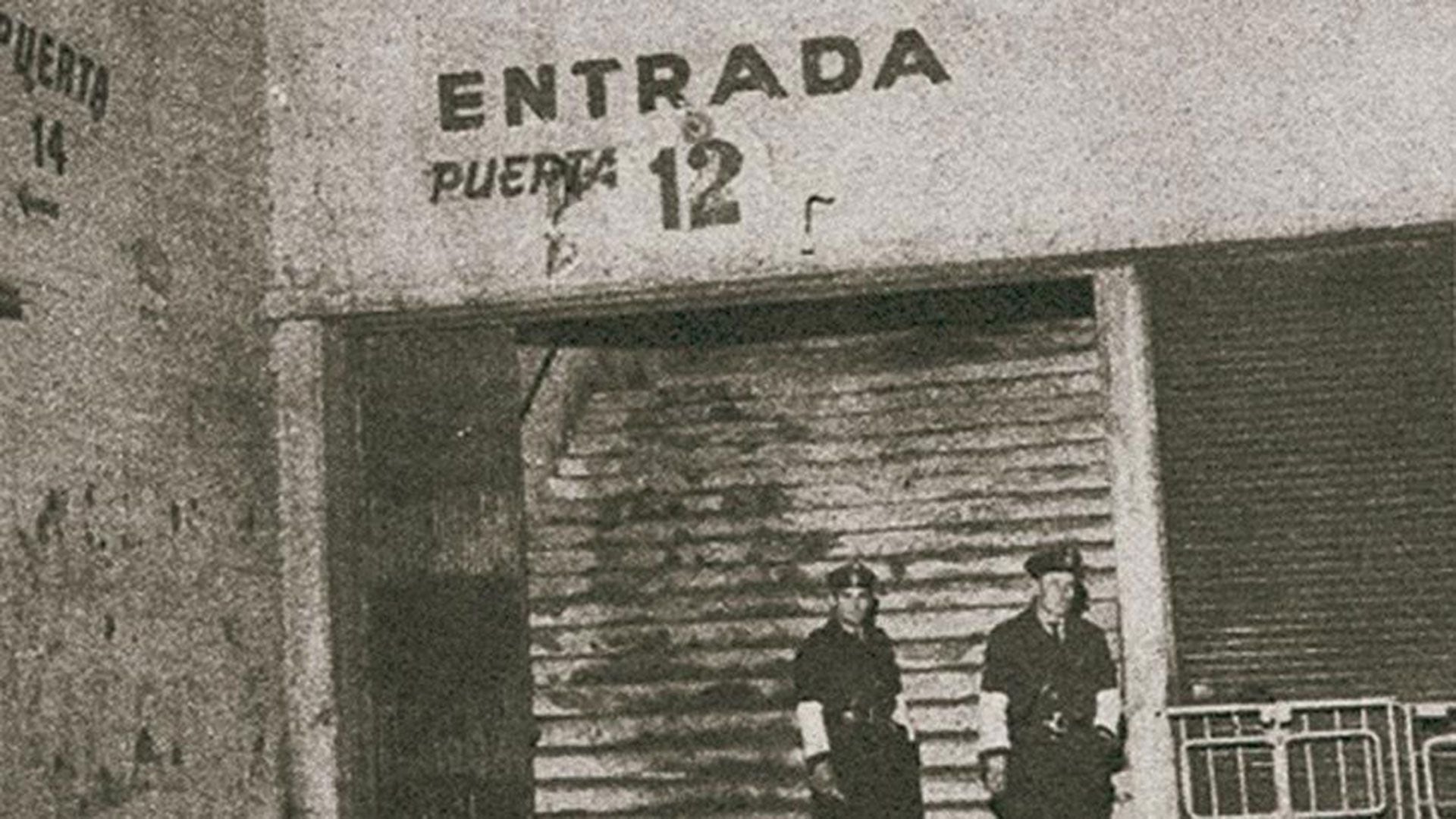 La entrada de la puerta 12 donde fallecieron 71 hinchas de Boca 