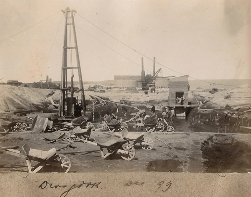 Las fotos integran el álbum personal del Ingeniero holandés Jan Willem Dates, radicado en Argentina en 1899.