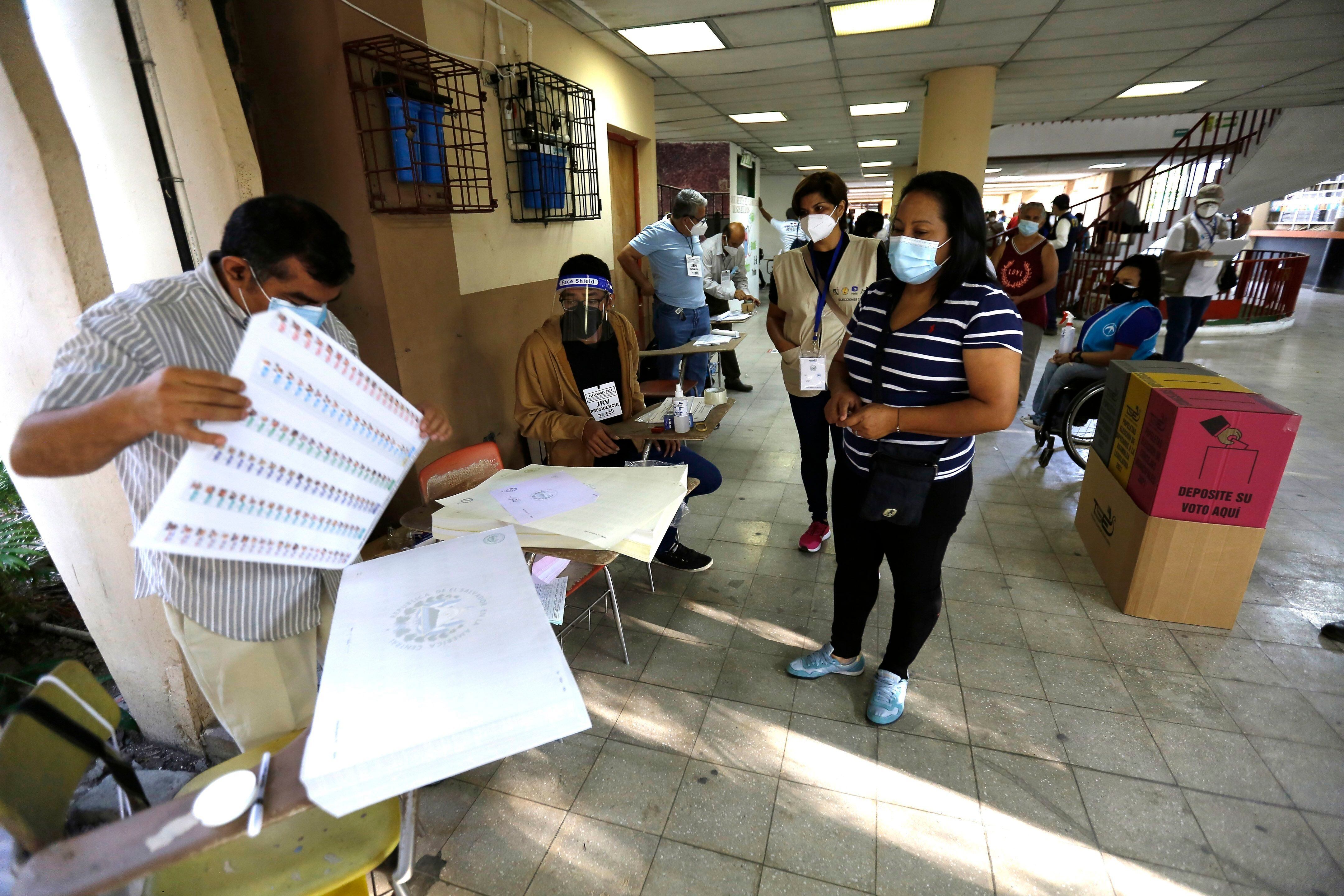 El Salvador convocó a elecciones generales pese a los señalamientos de inconstitucionalidad por la reelección de Bukele. (EFE)