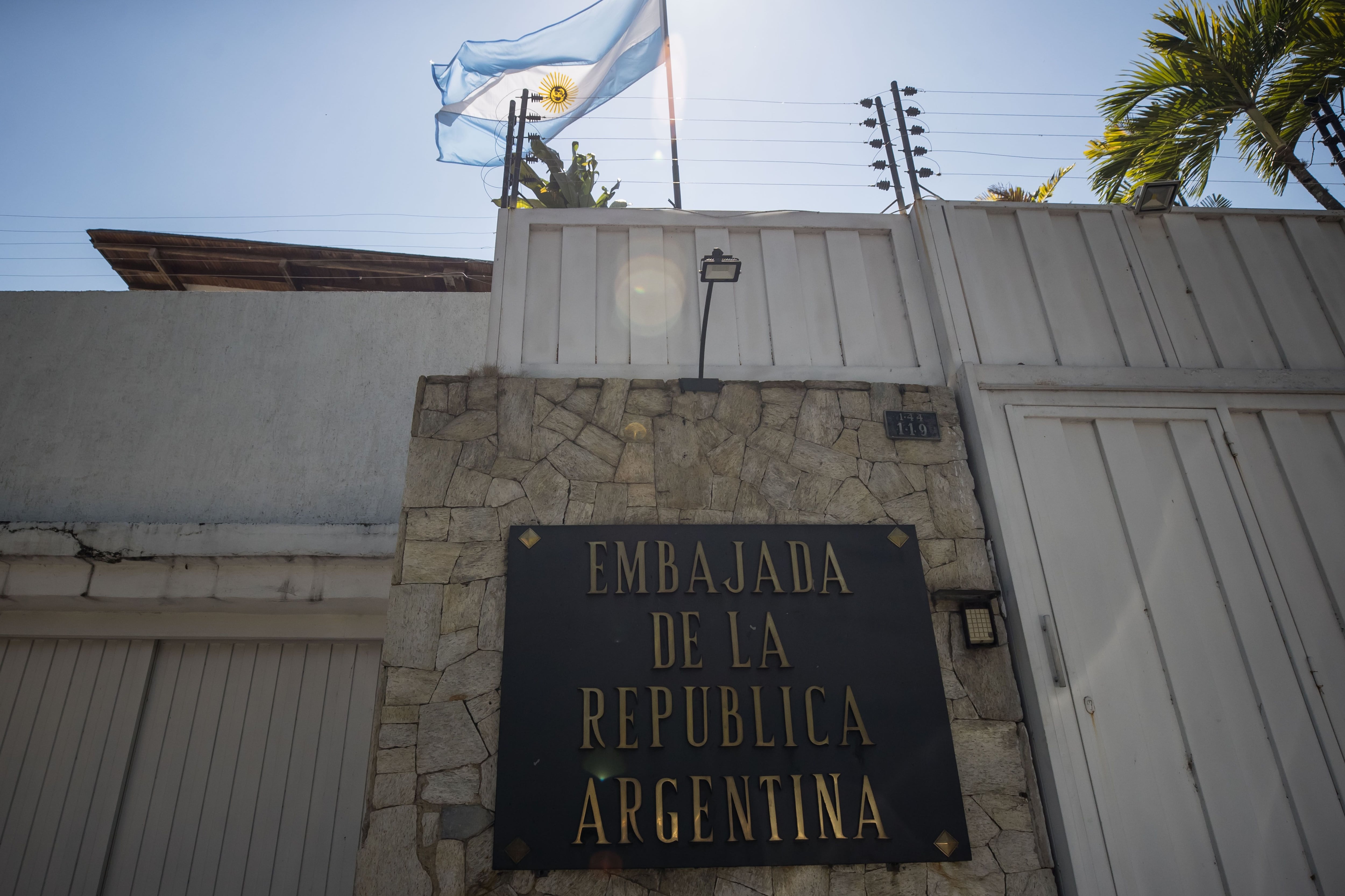 La sede de la Embajada de Argentina en Caracas (EFE/ Miguel Gutiérrez)
