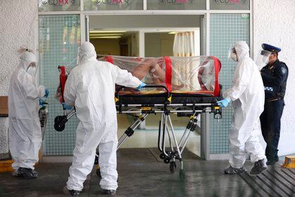 Algunos trabajadores de la salud han tenido que aislarse para no poner en riesgo a sus familiares (Foto: EFE)
