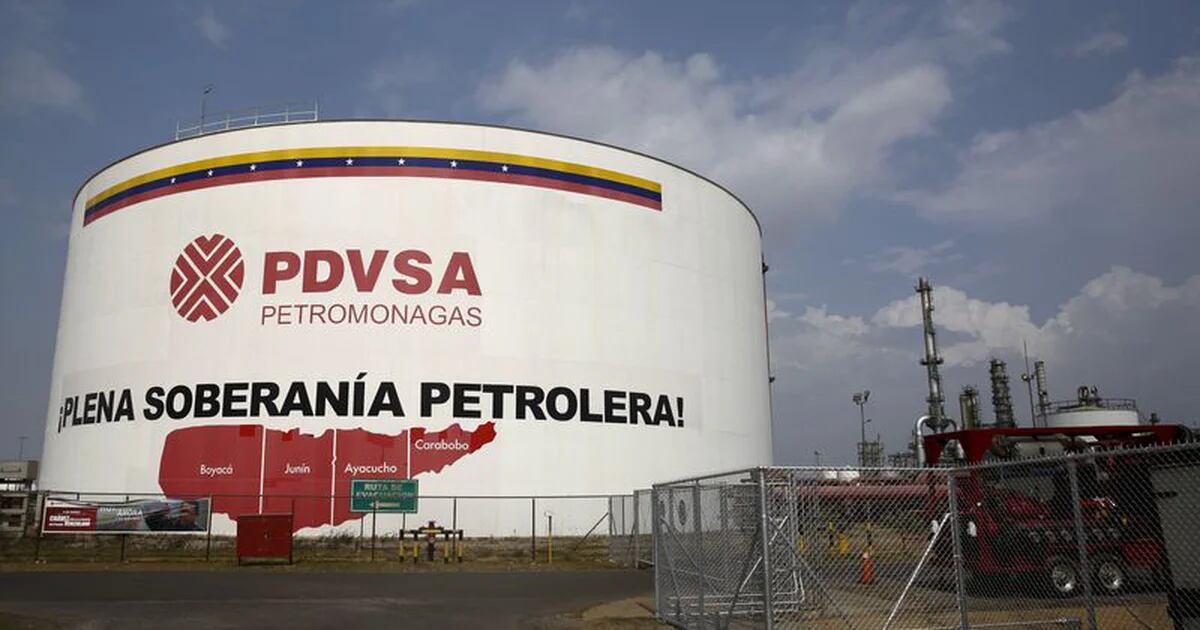 La producción petrolera de Venezuela cayó al mínimo desde 1945