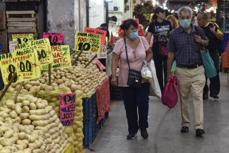 La ayuda será a los comercios formales e informales. (Foto: Cuartoscuro)