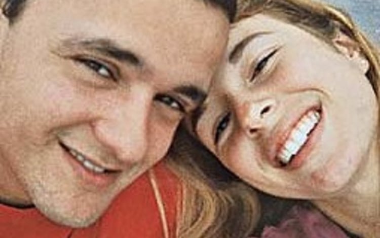 Suzane y Daniel tenían una relación enfermiza. A fines de 2001 sus padres intentaron convencerla para que terminara el noviazgo. Habían descubierto que ella se drogaba. Pero Suzane les mentía constantemente para poder estar con él