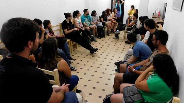 Durante una de las charlas informativas de 
