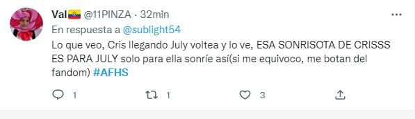 July le da varios besos a Cristóbal en AFHS. Twitter.