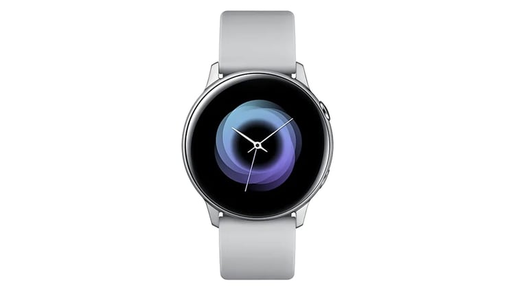 El reloj Samsung Galaxy Watch Active tiene sensor de ritmo cardíaco, monitorea el estrés, es resistente al agua (50 metros de profundidad) y funciona con Bixby.