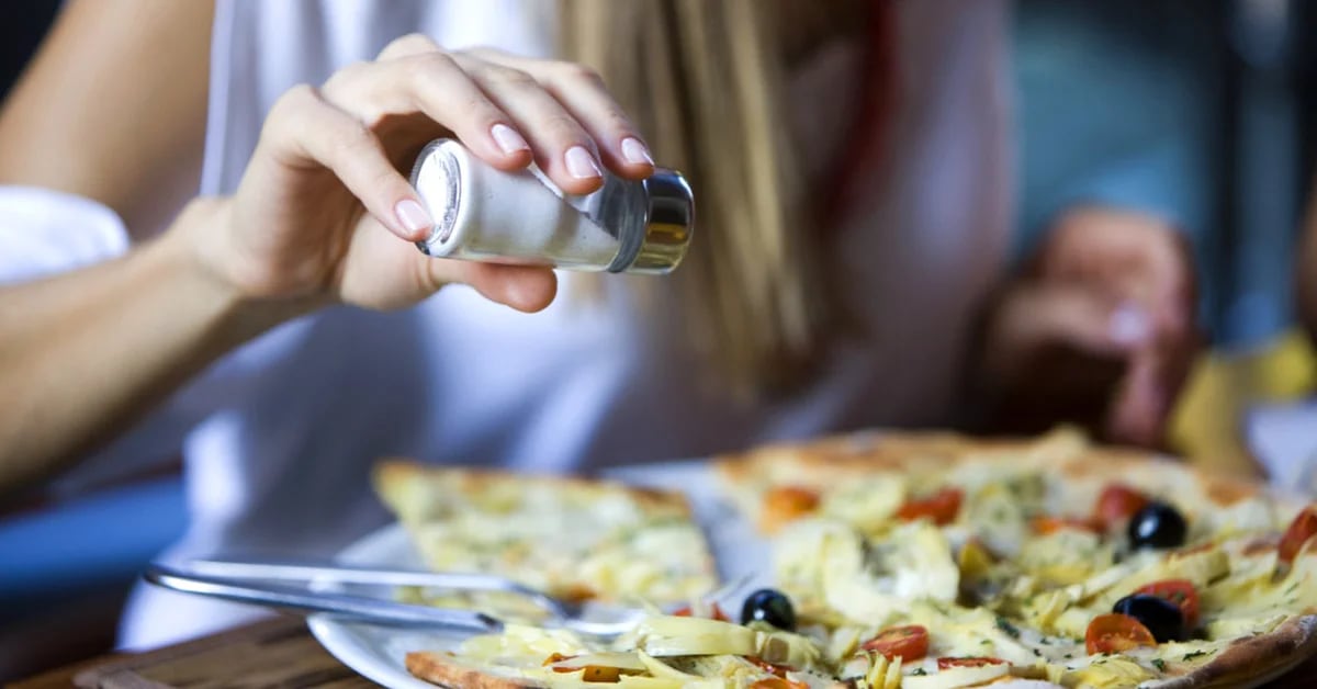 How to reduce salt consumption and replace it in meals in 5 tips