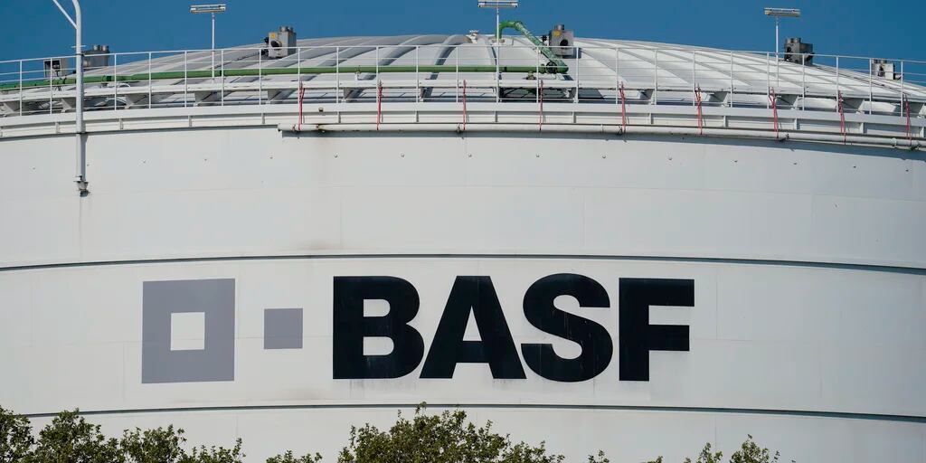 BASF gana 57,1% menos hasta septiembre tras pérdidas de 249 millones en tercer trimestre por Wintershall Dea