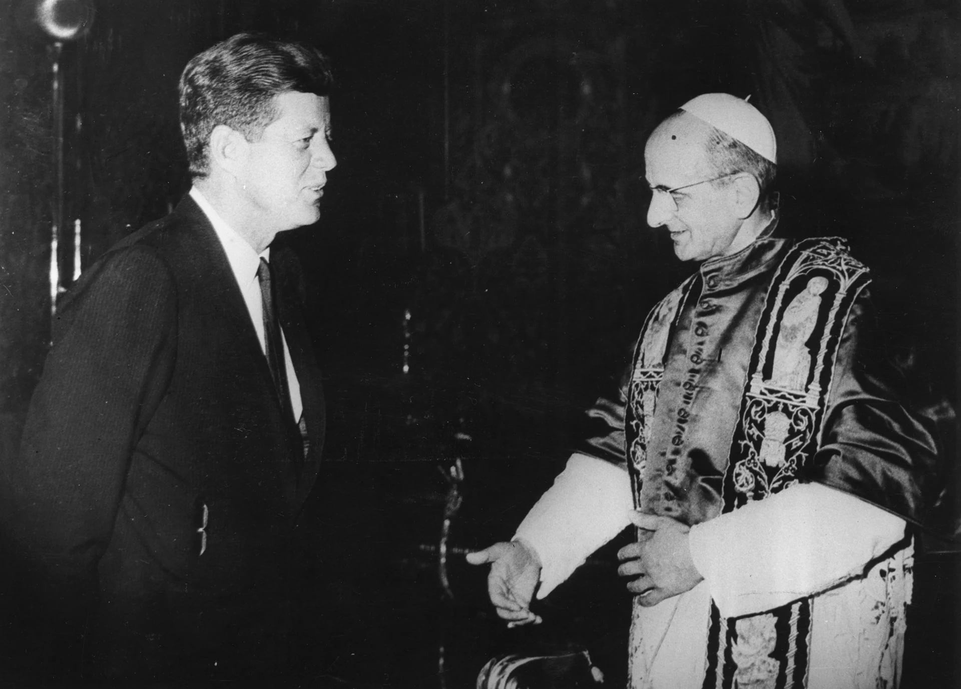 Durante una audiencia de 1963 con el flamante papa Pablo VI. Kennedy fue el primero y último presidente católico de los Estados Unidos (/Getty Images)
