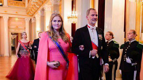 El rey Felipe y Amalia de Holanda. (TV2)