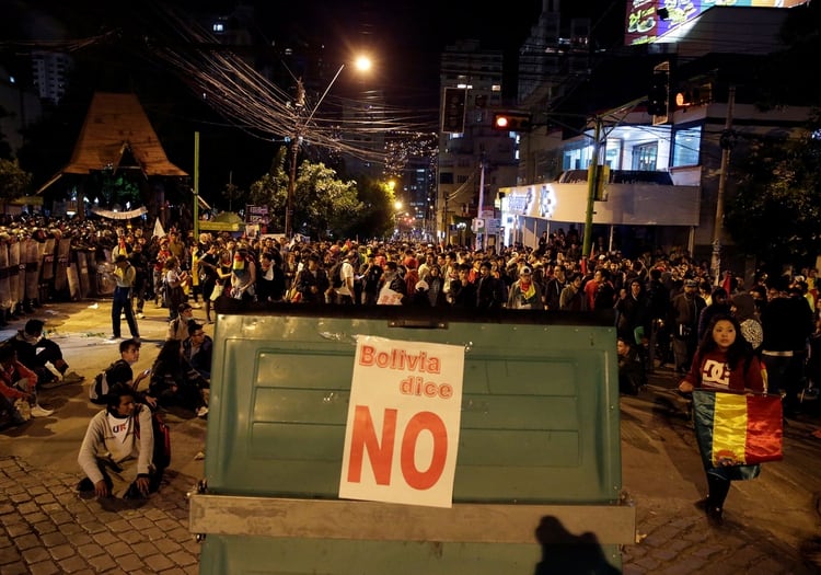 Algunos de los episodios de mayor tensión se produjeron al finalizar la tarde en La Paz (Reuters)