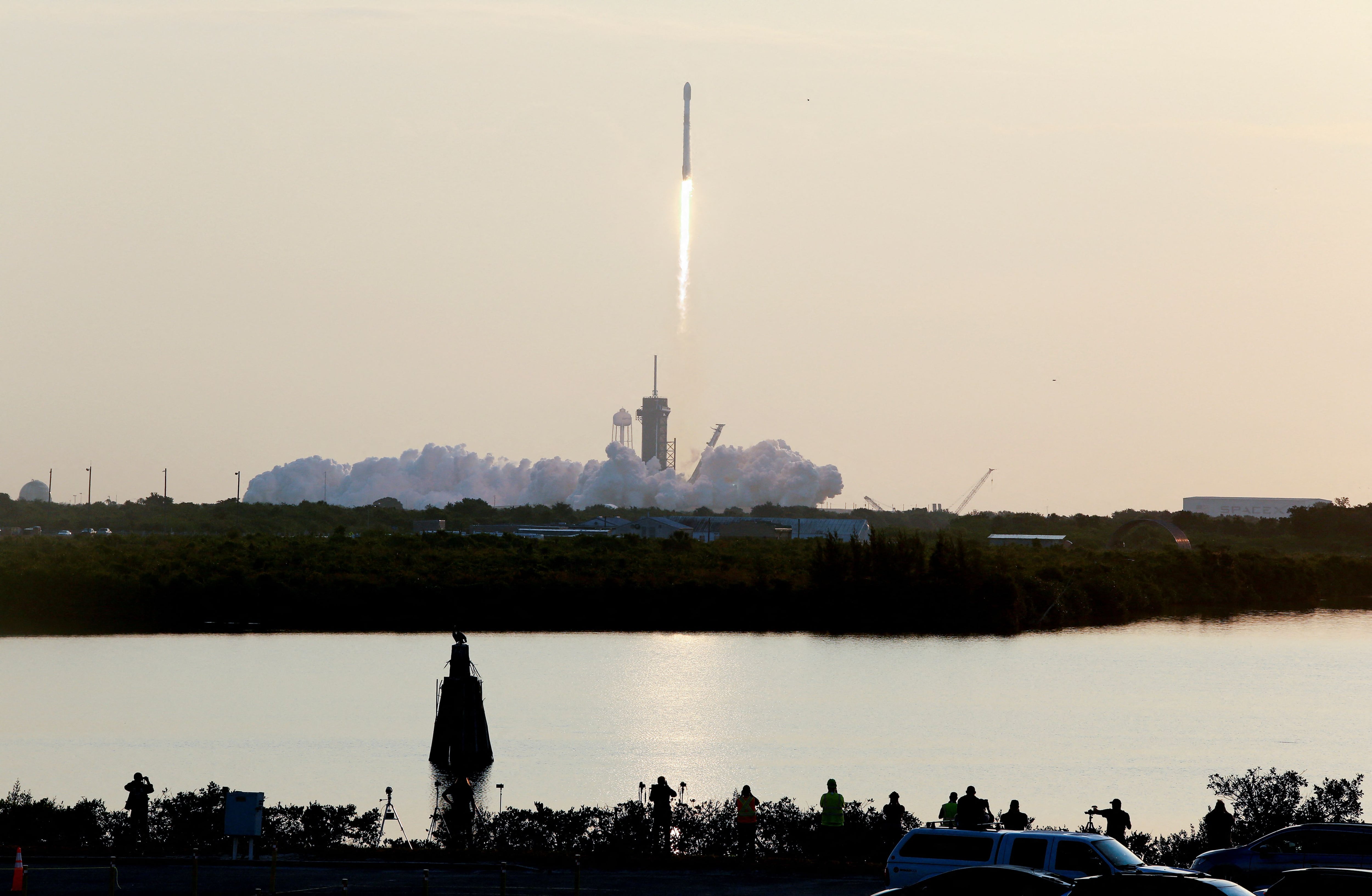 Los lanzamientos de SpaceX baten récords a medida que la empresa espacial busca construir nuevos cohetes para misiones de largo alcance (REUTERS/Joe Skipper)
